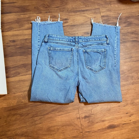 Buffalo jeans SZ 10 inseam 25 1/2. Great condition - Picture 2 of 4